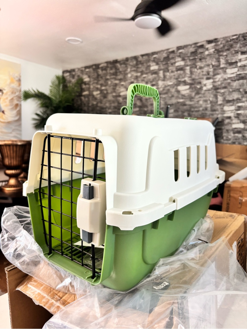 GORGEOUS 18" PET CARRIER GREEN AND WHITE 😍💚🐾❗️